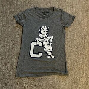 UConn Huskies vintage look / retro Tee / Connecticut